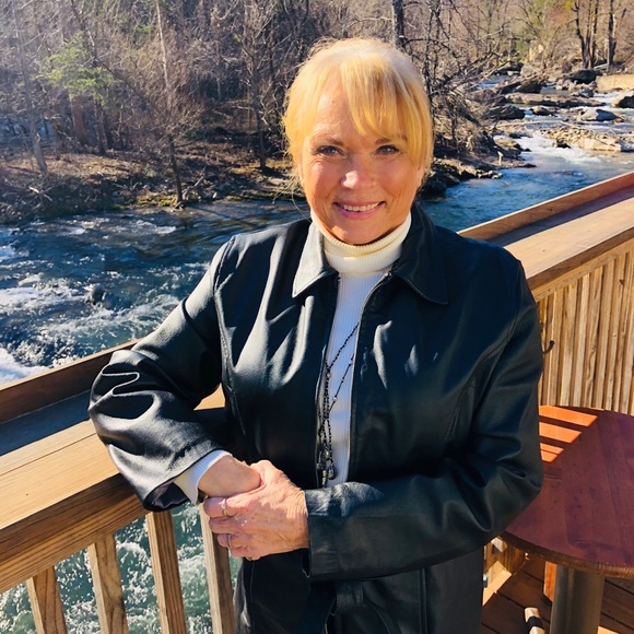 Meet your Posher, Patricia - Picture 1 of 1